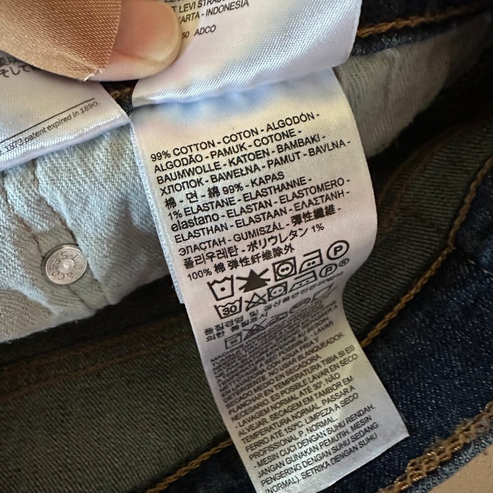 SOLD Levi's Men's 505 Regular Fit Denim Jeans - Barely Worn, Medium Wash - Picture 8 of 12